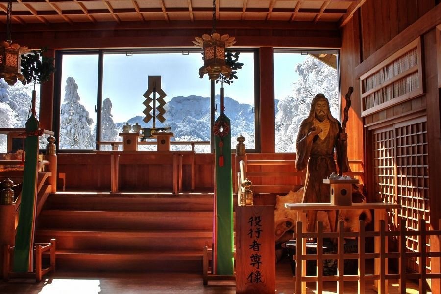 ⛩️ 이시즈치 신사 구치노미야 본사 본전 (石鎚神社 口之宮 本社 本殿)